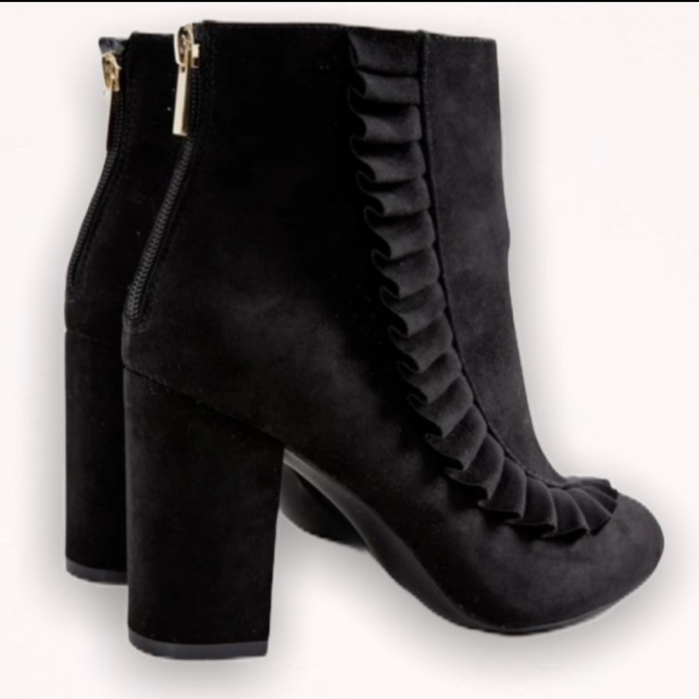 Booties Stacie, Black-Size 8.5-Faux suede ruffle boots.